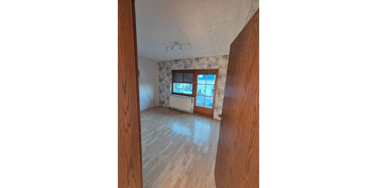 Einfamilienhaus Eppelborn - 12 Zimmer, 180 m&sup2;, 125.000&euro; | Angebot:26296832