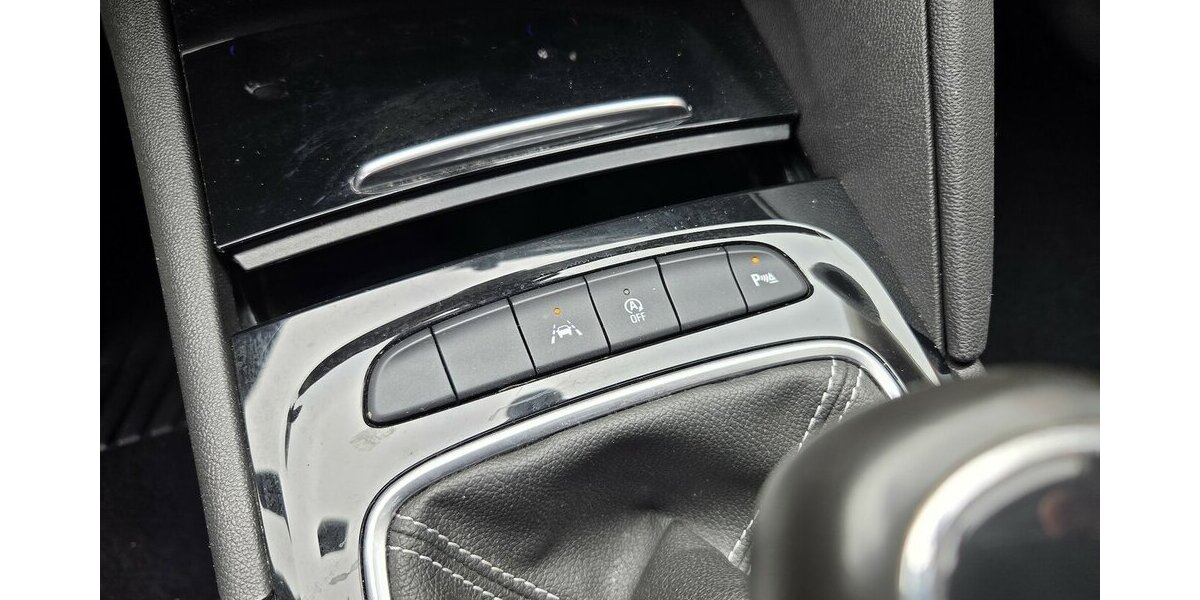 Opel Insignia Sports Tourer Elegance 47.149 km 15.250 &euro; Wilsdruff 01723