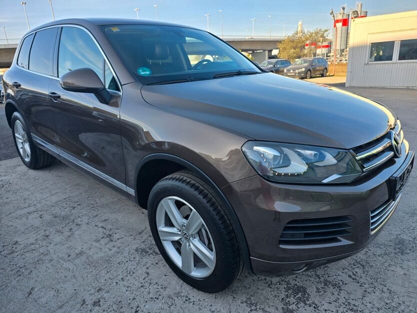 VW Touareg 251.000 km 11.990 € Mannheim 68159