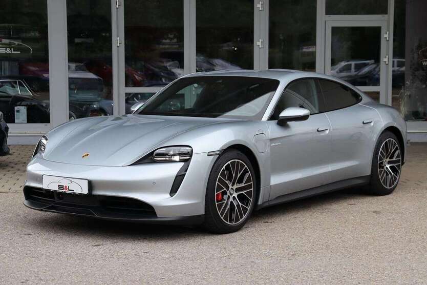 Porsche Taycan 40.118 km 65.900 € Pentling 93080