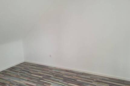 Erstbezug: Renoviertes Apartment (DG) mit Küche (Optional) - 