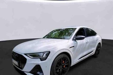 Audi e-tron 16.432 km 41.950 &euro; Hamburg 22047