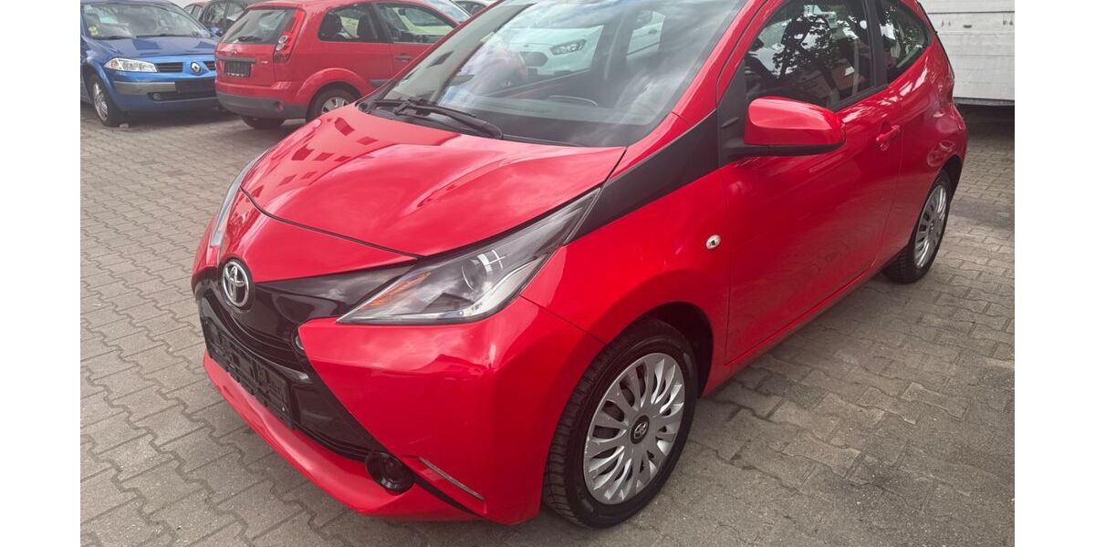 Toyota Aygo (X) 93.030 km 4.999 &euro; Berlin 12351