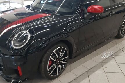 Mini John Cooper Works 2.500 km 33.750 &euro; Train 93358