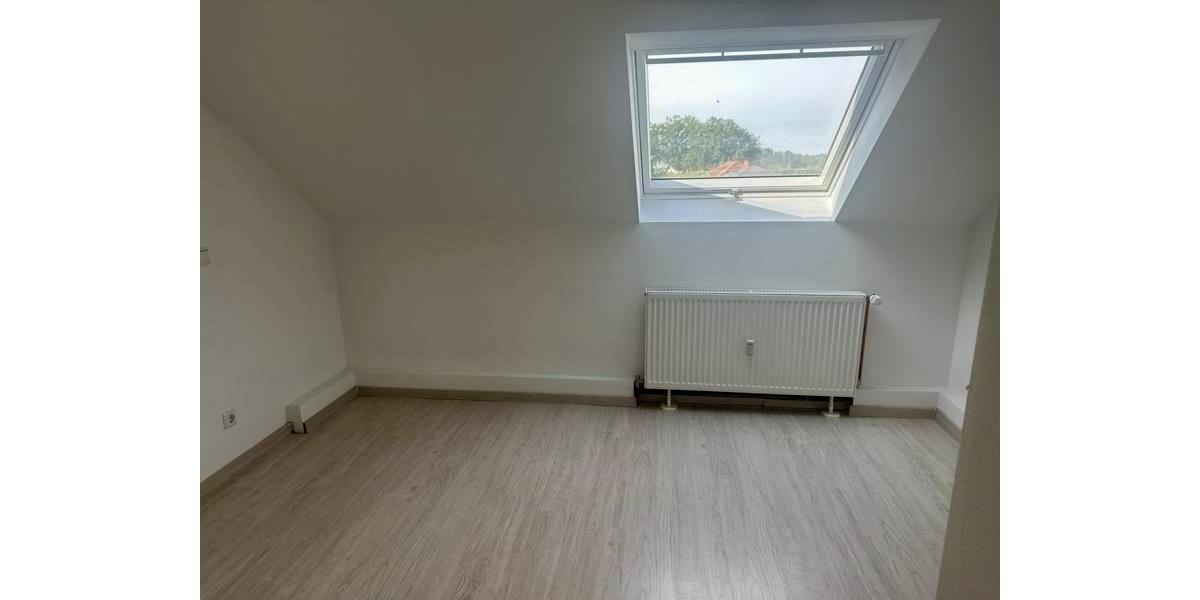 Helle Dachgeschoss Wohnung in Feldrandlage in Freigericht 3.5 zimmer