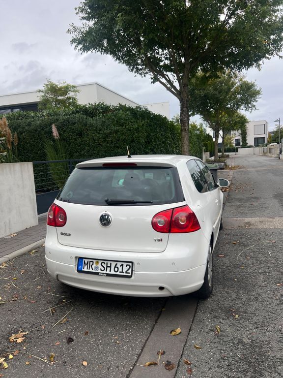 VW Golf 253.000 km 2.200 € Frankfurt am Main 60438