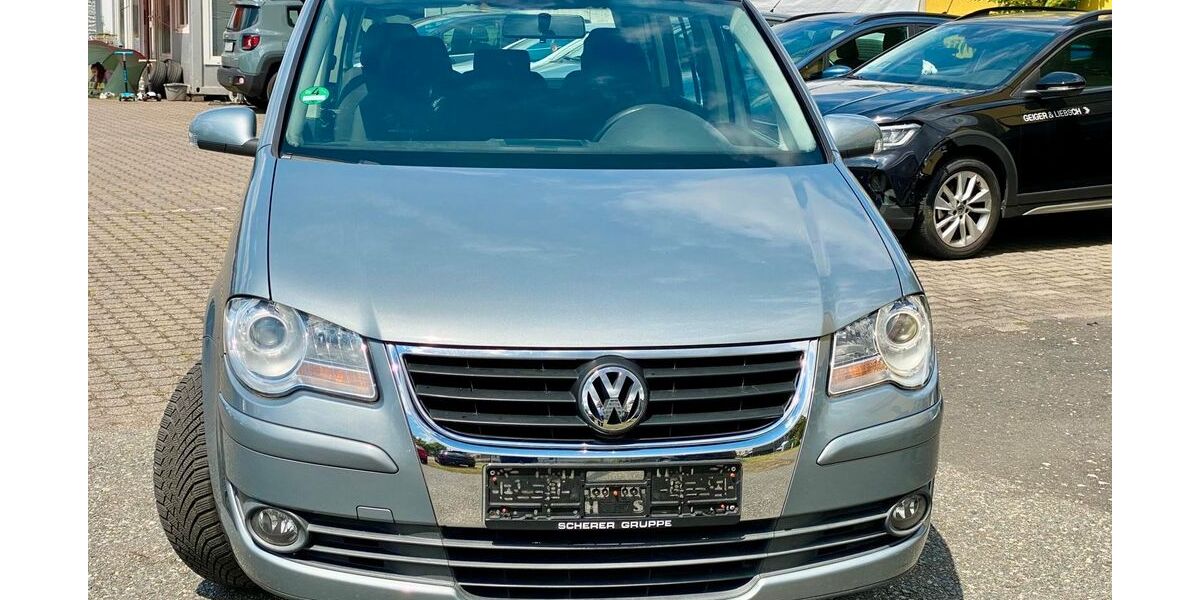 VW Touran 145.786 km 6.450 &euro; Kelsterbach 65451