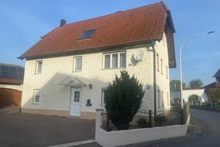 Renovierungsbedürftiges Einfamilienhaus mit 675m² Grundstück