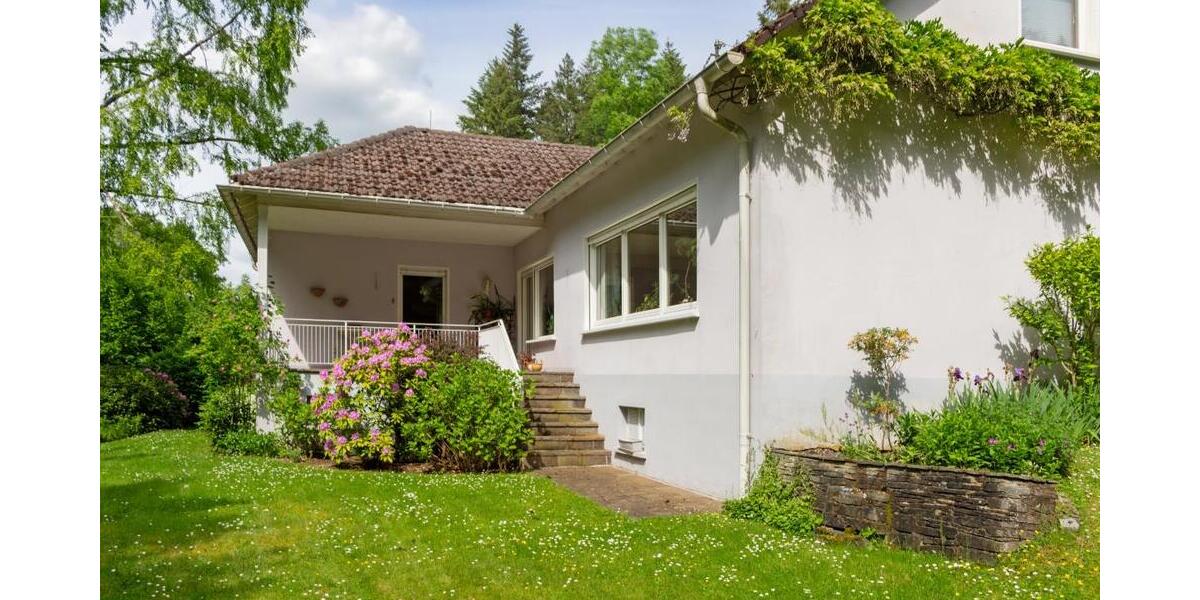 Trier-Feyen - Großzügiges freistehendes Wohnhaus in individueller Lage mit viel Grün - Einfamilienhaus Trier Feyen-Weismark | Angebot:26724859