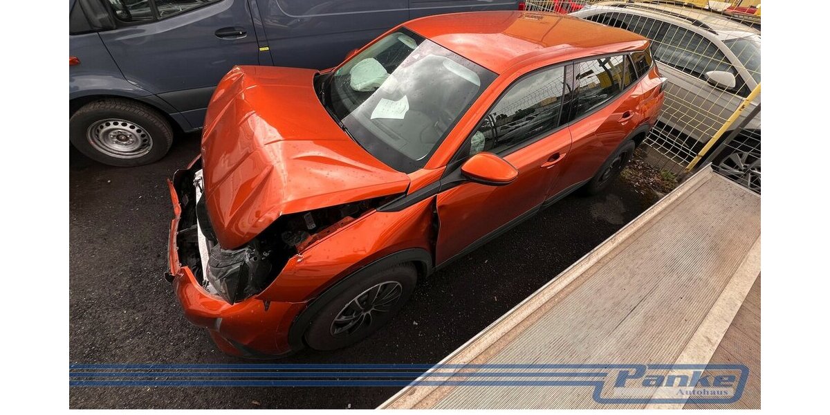 Peugeot 2008 1.2 PureTech 100 Active Pack*Unfall* 21.200 km 4.950 &euro; Berlin 13187