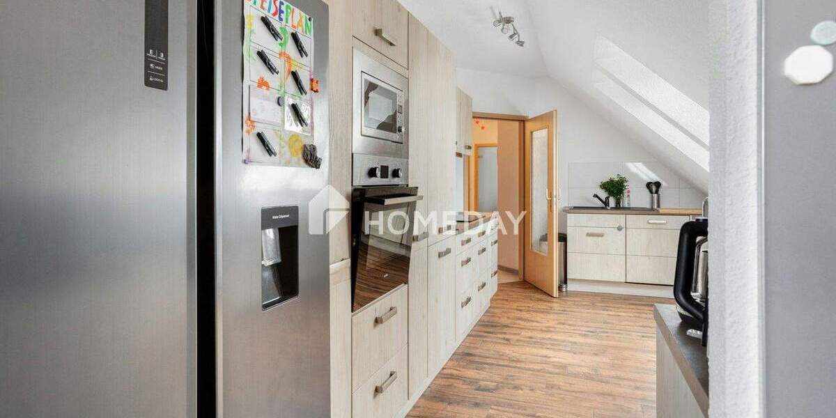 Großzügig & gemütlich: schöne Dachgeschosswohnung mit Balkon & Stellplatz - ruhiges Wohnen in Borna 4 zimmer