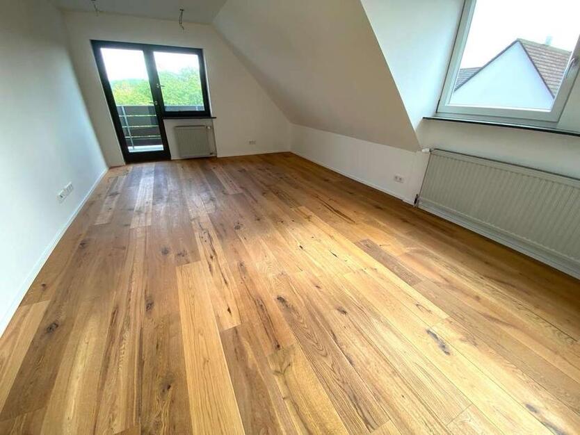 Helle 2-Zimmer Dachgeschosswohnung mit Balkon in OberferriedenBu zimmer