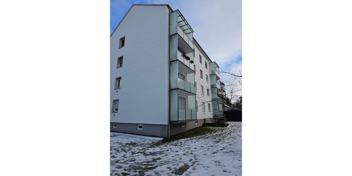 +++ Zentrale 2- Zi.-Hochparterre-Whg. mit Balkon und EBK +++ 2 zimmer