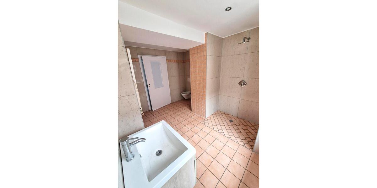 Etagenwohnung Spremberg - 4 Zimmer, 120 m&sup2;, 129.000&euro; | Angebot:27072697