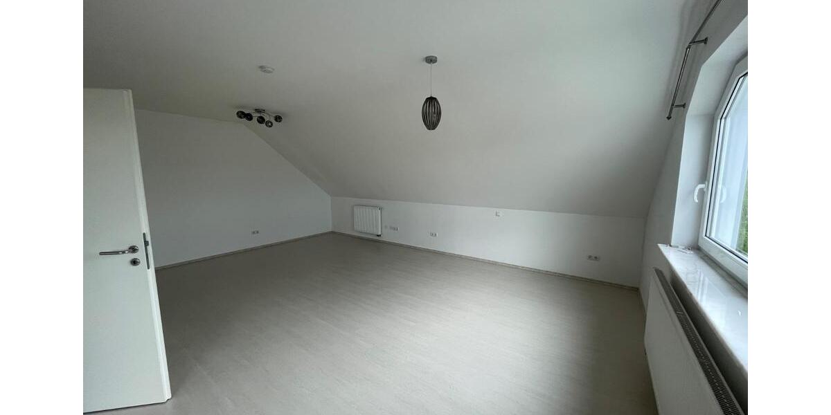 Dachgeschoßwohnung Heiligenstadt in Oberfranken - 3 Zimmer, 91 m&sup2;, 870&euro; | Angebot:26538661