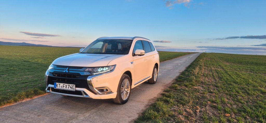 Mitsubishi Plug-in Hybrid Outlander 72.000 km 20.800 &euro; Marktbreit 97340