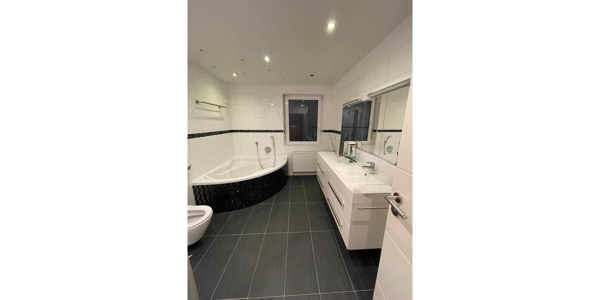 Einfamilienhaus mit Dachterrasse, Garage & Garten – 130 m², 5 Zi. 5 zimmer