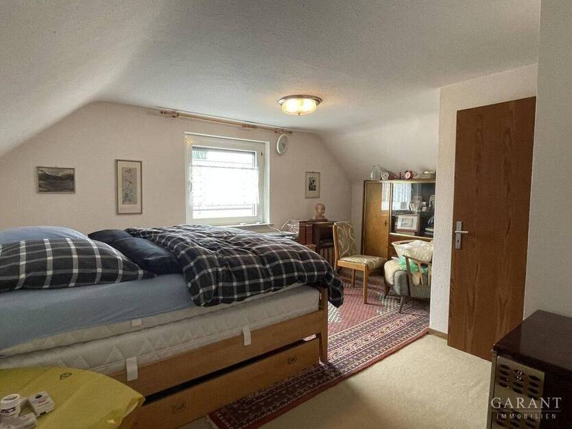 Ihr neues Zuhause erwartet Sie - Dreifamilienhaus mit viel Platz und Gestaltungsspielraum!