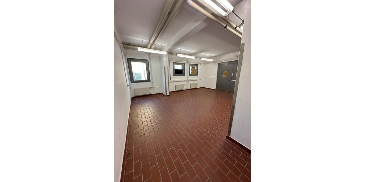Lagerfläche mit Büro 1850 m2 zimmer