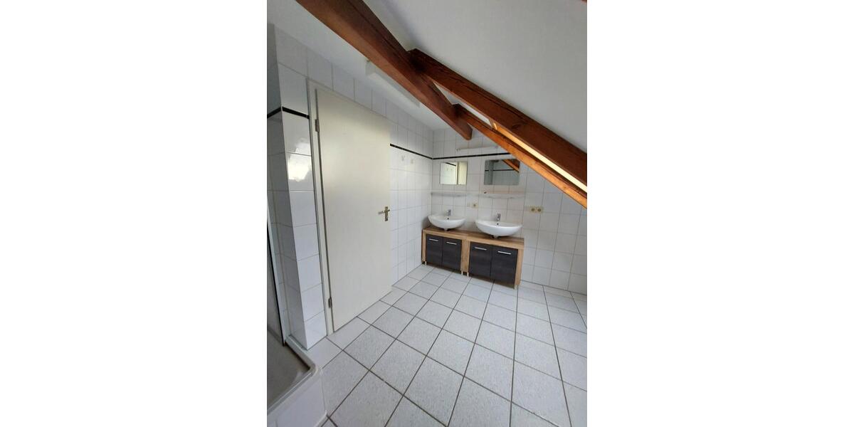 Dachgeschoßwohnung Großröhrsdorf - 3 Zimmer, 66 m&sup2;, 509&euro; | Angebot:25352422