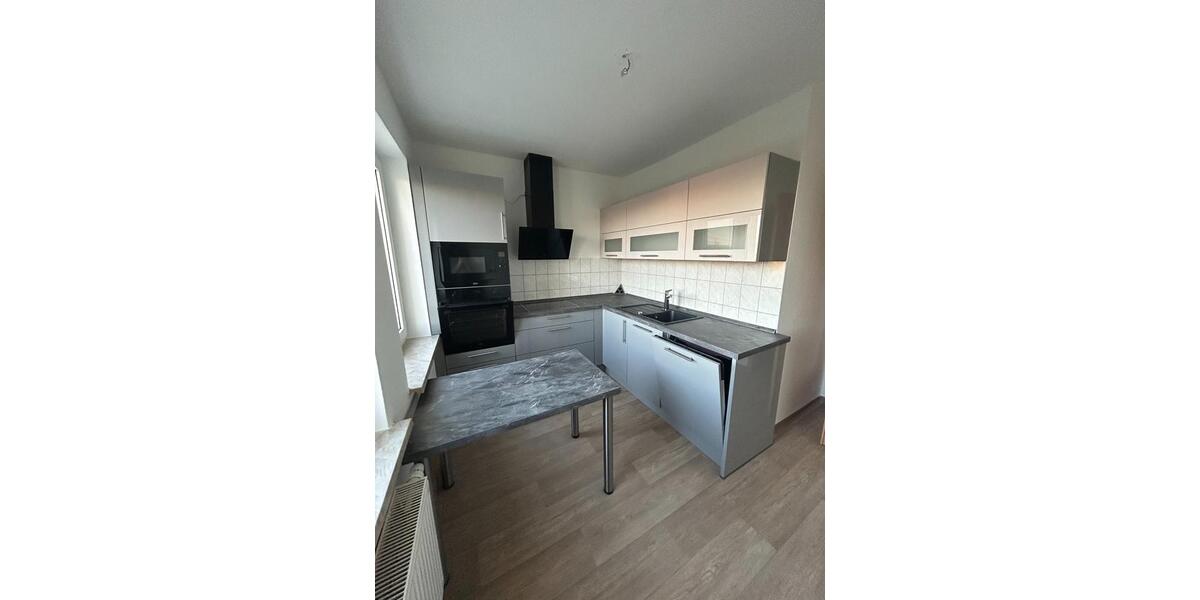 Wunderschöne 3-RW mit Einbauküche 3 zimmer