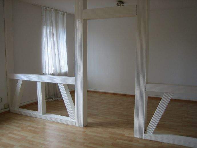 Zentral gelegene Single-Wohnung direkt gegenüber vom Westpfalz Klinikum! 2 zimmer