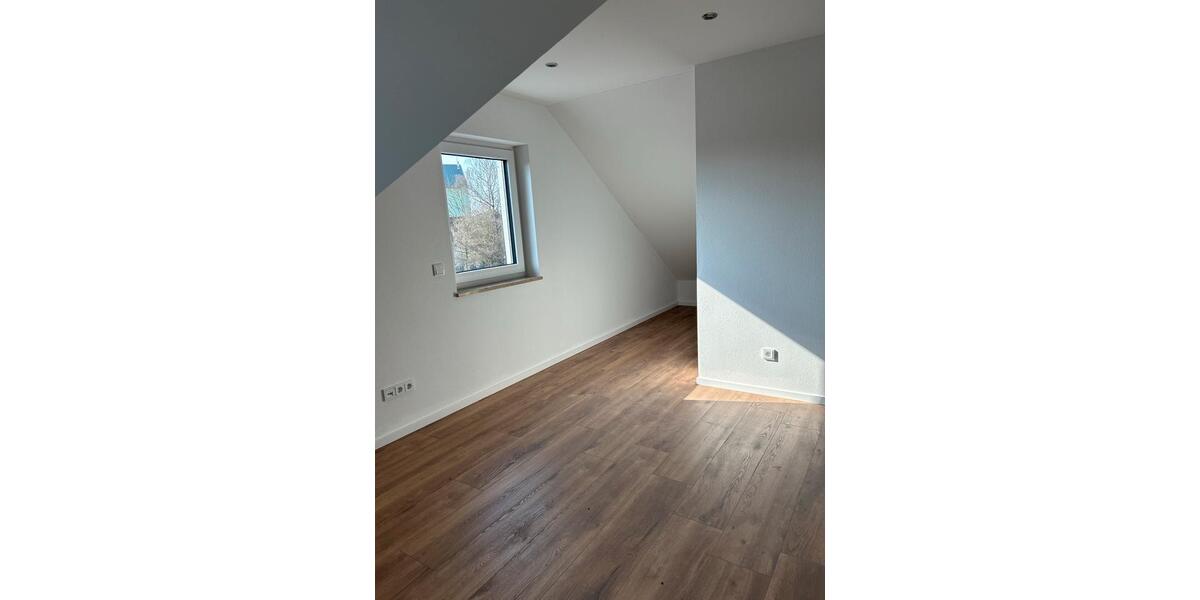 Doppelhaushälfte Zolling - 7 Zimmer, 140 m&sup2;, 2.450&euro; | Angebot:25887155