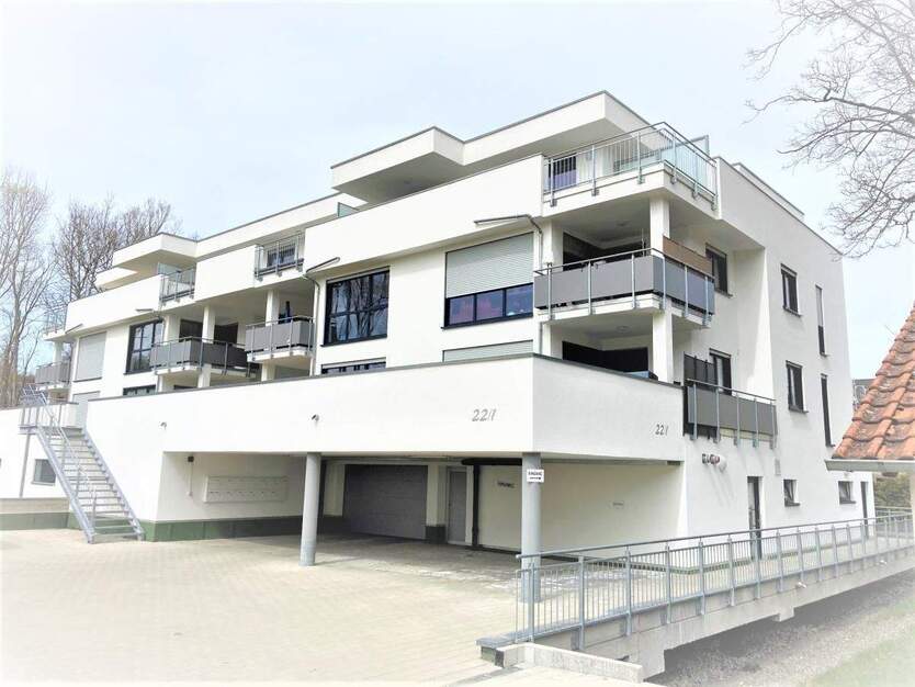 Sonnige,helle und moderne 3-Zimmer-Wohnung. Lift. TG-Platz. Hausmeisterservice. Dachterrasse. Sofort Frei!!! 3 zimmer