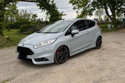 Ford Fiesta 110.000 km 12.100 &euro; Deesbach 98744