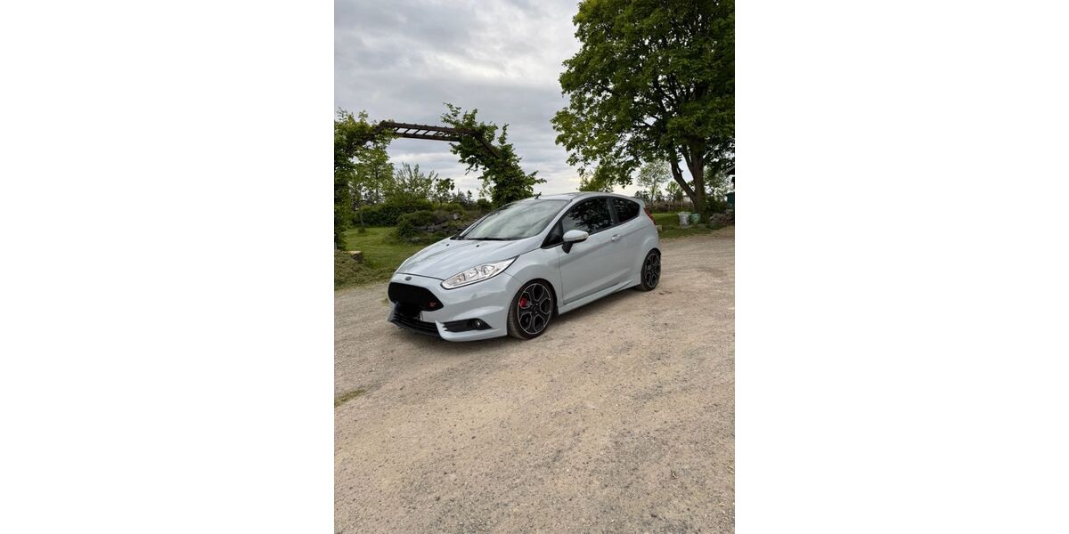 Ford Fiesta 110.000 km 12.100 &euro; Deesbach 98744