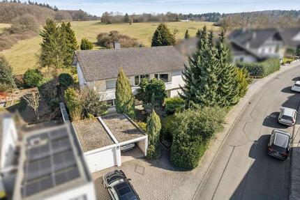 Haus Solms - 7 Zimmer, 194 m&sup2;, 2.800&euro; | Angebot:26091109