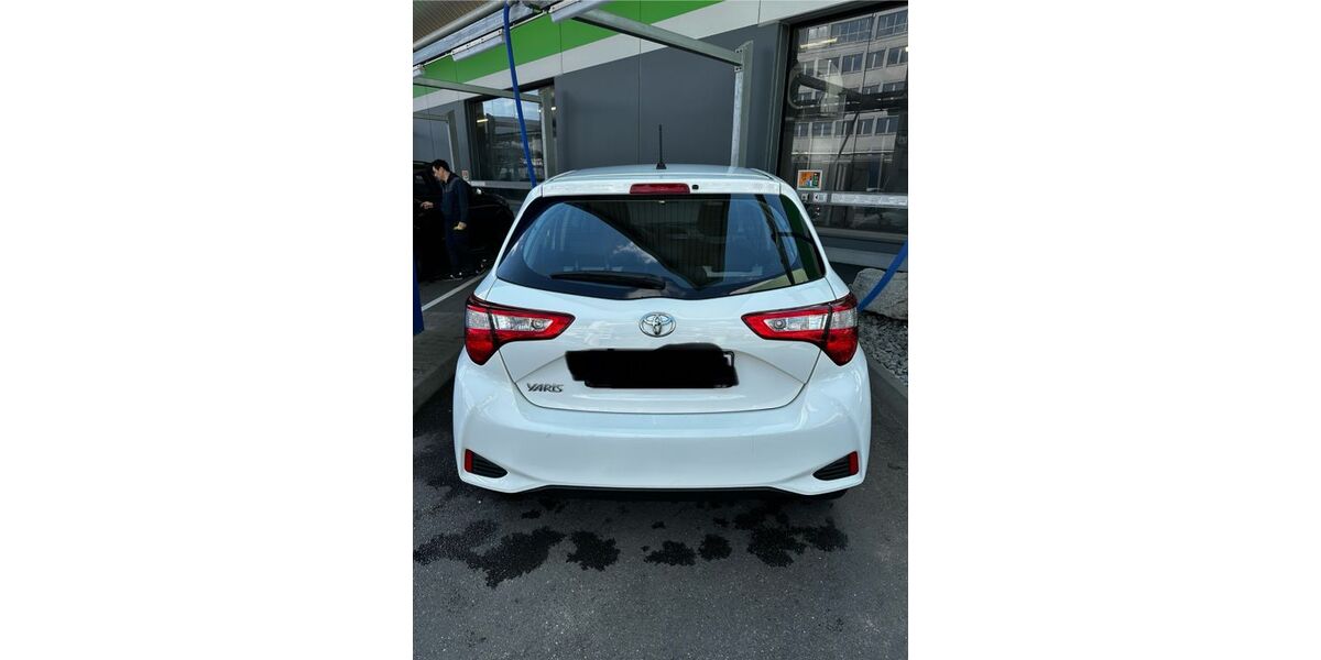 Toyota Yaris 43.000 km 11.400 &euro; Stuttgart 70565