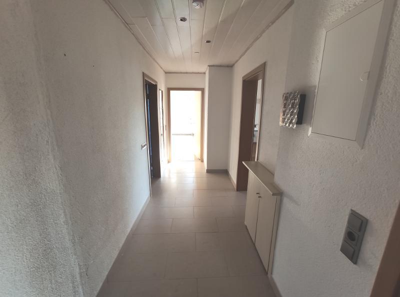 Große Maisonette mit Klimaanlagen (aktuell in 2 Wohnungen unterteilt) mit 2 Balkonen, 2 Einbauküchen und 2 Stellplätzen 5 zimmer