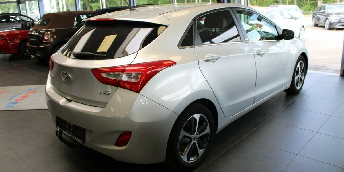 Hyundai i30 1.4 Passion - AHK - 109.800 km 7.980 &euro; Euskirchen 53881