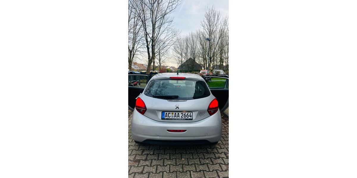 Peugeot 208 150.000 km 3.800 &euro; Aachen 52078