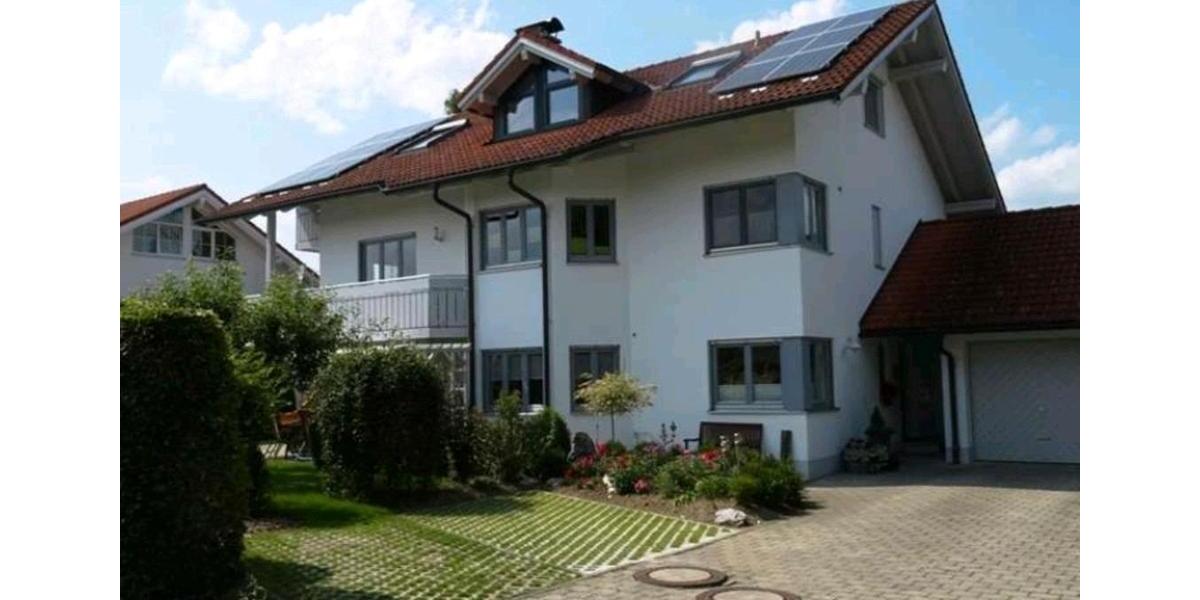 wunderschöne, sonnige 3-Zimmer DG-Wohnung, Bergblick,Einbauküche 3 zimmer