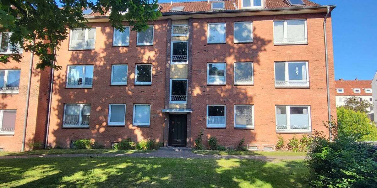 Gepflegtes MFH (11 Wohnungen + 3 Garagen) auf Erbbaugrundstück in Lübeck-St. Jürgen (Nähe Uni) 2 zimmer