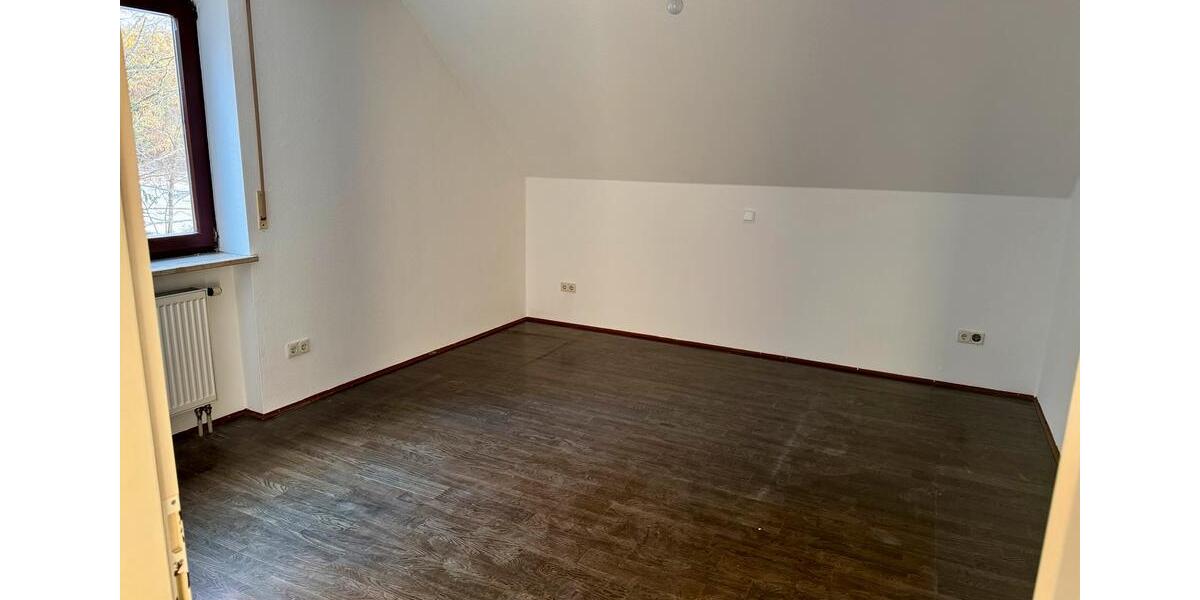 Großzügige 5-Zimmer Wohnung in Waldrandlage mit Süd-Balkon 5 zimmer