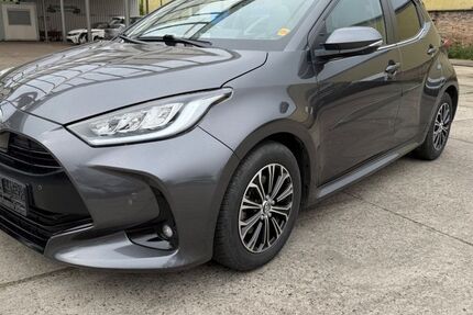 Toyota Yaris 63.000 km 17.690 &euro; Berlin 12099