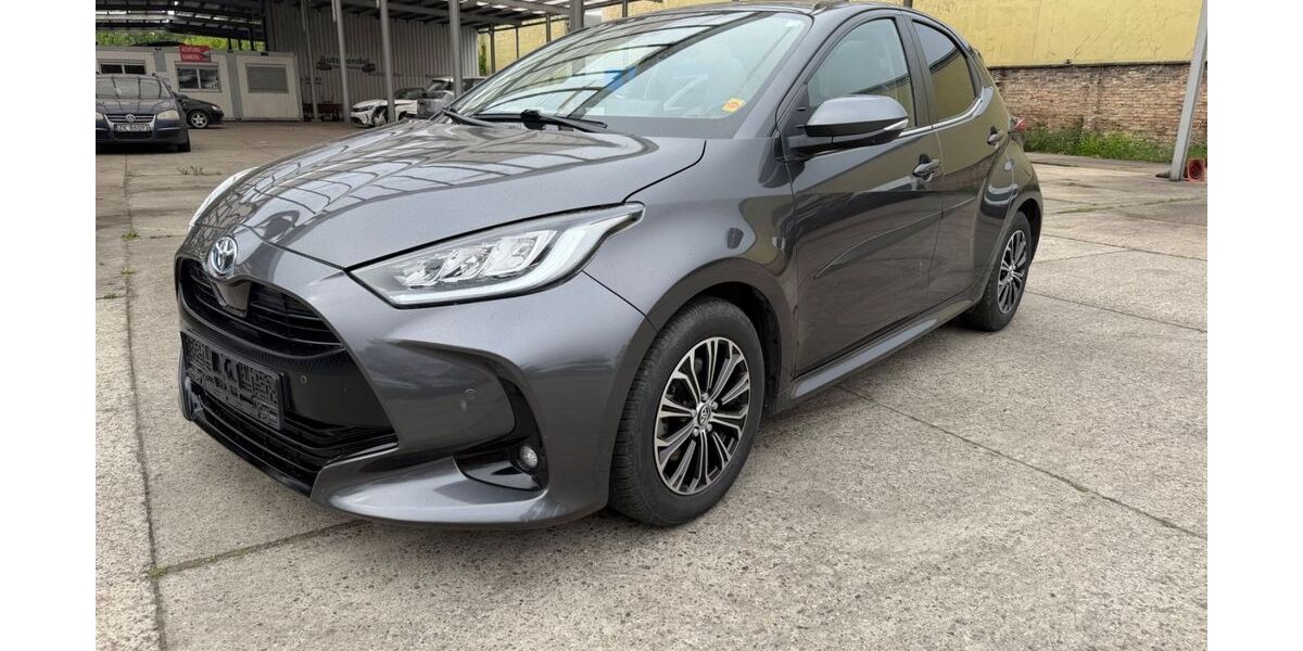 Toyota Yaris 63.000 km 17.690 &euro; Berlin 12099