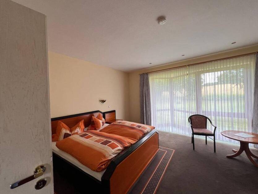 Traditionelles Hotel mit Gaststätte in ruhiger Lage von Duderstadt 2 zimmer