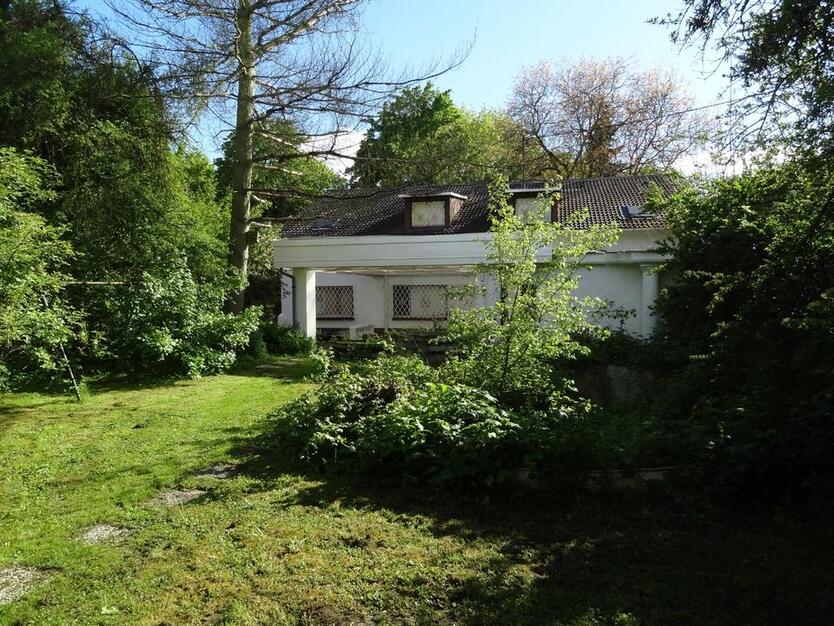 Haus am Park in Frankfurt Sossenheim 2300qm Grundstück 450qm Nutz