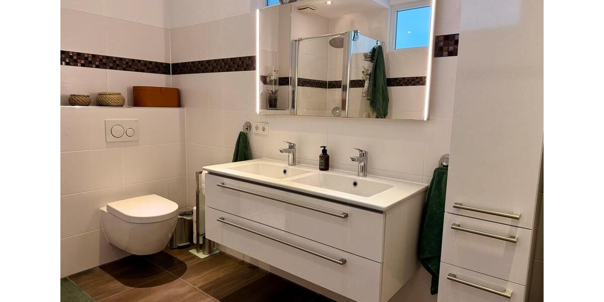 Etagenwohnung Wiesbaden Biebrich - 4 Zimmer, 114 m&sup2;, 2.000&euro; | Angebot:26038493