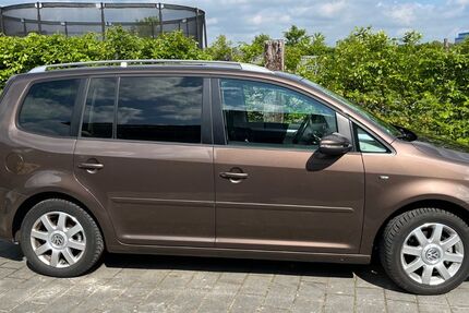 VW Touran 177.000 km 8.990 &euro; Löningen 49624