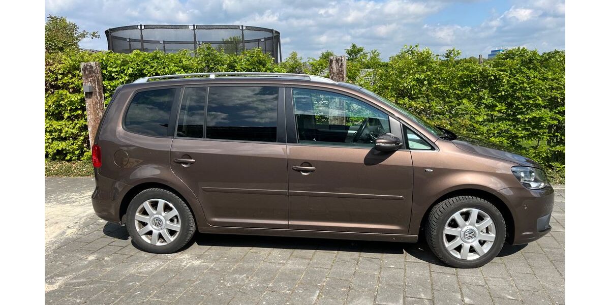 VW Touran 177.000 km 8.990 &euro; Löningen 49624