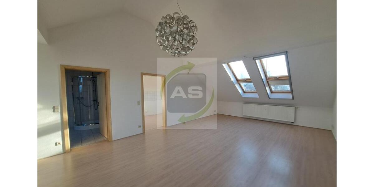 Dachgeschoßwohnung Zwickau - 3 Zimmer, 101 m&sup2;, 749&euro; | Angebot:26004595