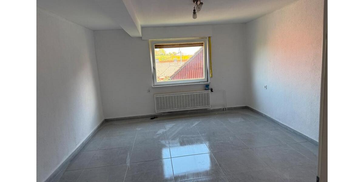Einfamilienhaus Feldatal - 8 Zimmer, 280 m&sup2;, 1.290&euro; | Angebot:26604948