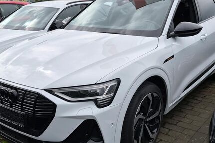 Audi e-tron 87.233 km 32.990 &euro; Hamburg 22047