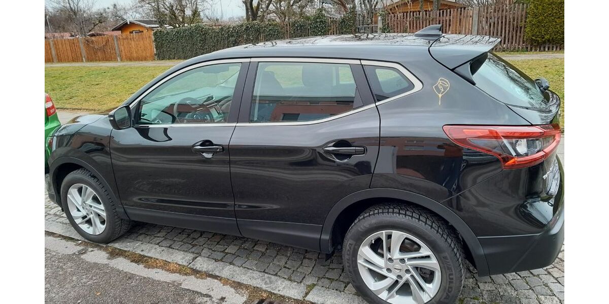 Nissan Qashqai 88.000 km 17.799 &euro; München 80686