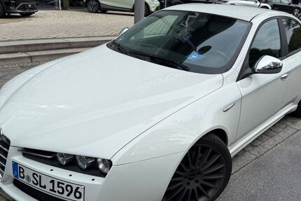 Alfa Romeo 159 121.000 km 11.998 € Berlin 13581